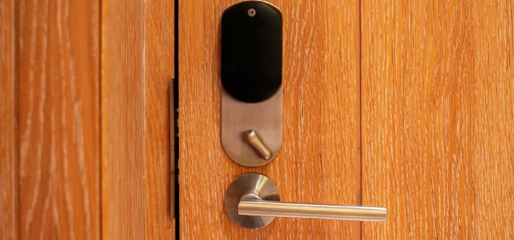 Automatic Locking Door Knob Avocado Heights